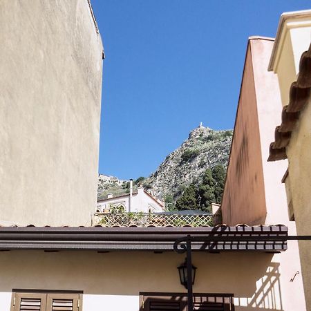 Tina House - Il Cortile Nel Centro Storico Di Taormina Appartement Buitenkant foto