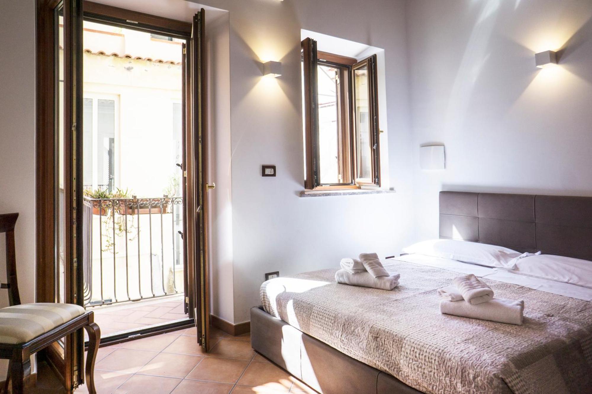 Tina House - Il Cortile Nel Centro Storico Di Taormina Appartement Buitenkant foto