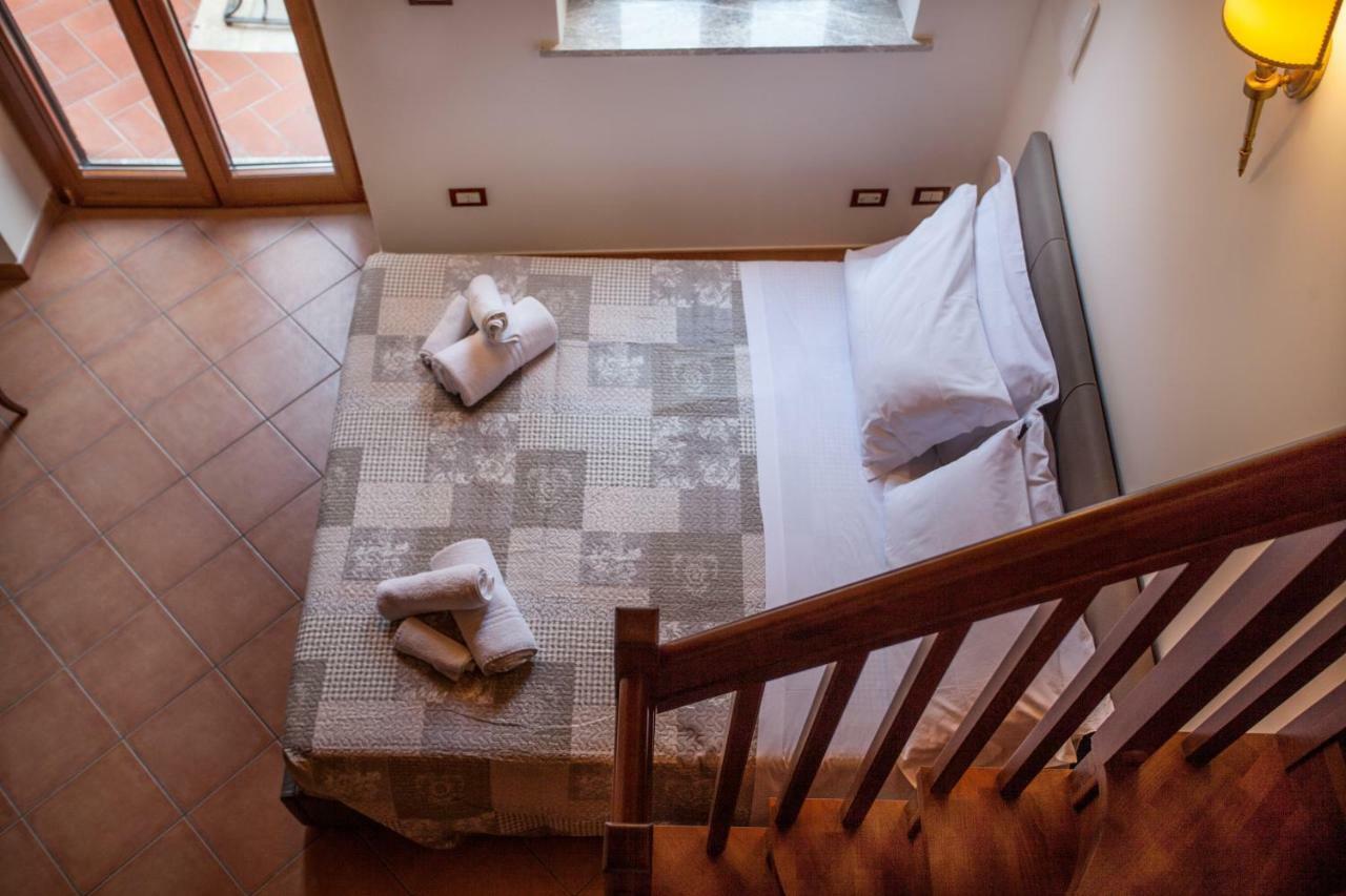 Tina House - Il Cortile Nel Centro Storico Di Taormina Appartement Buitenkant foto