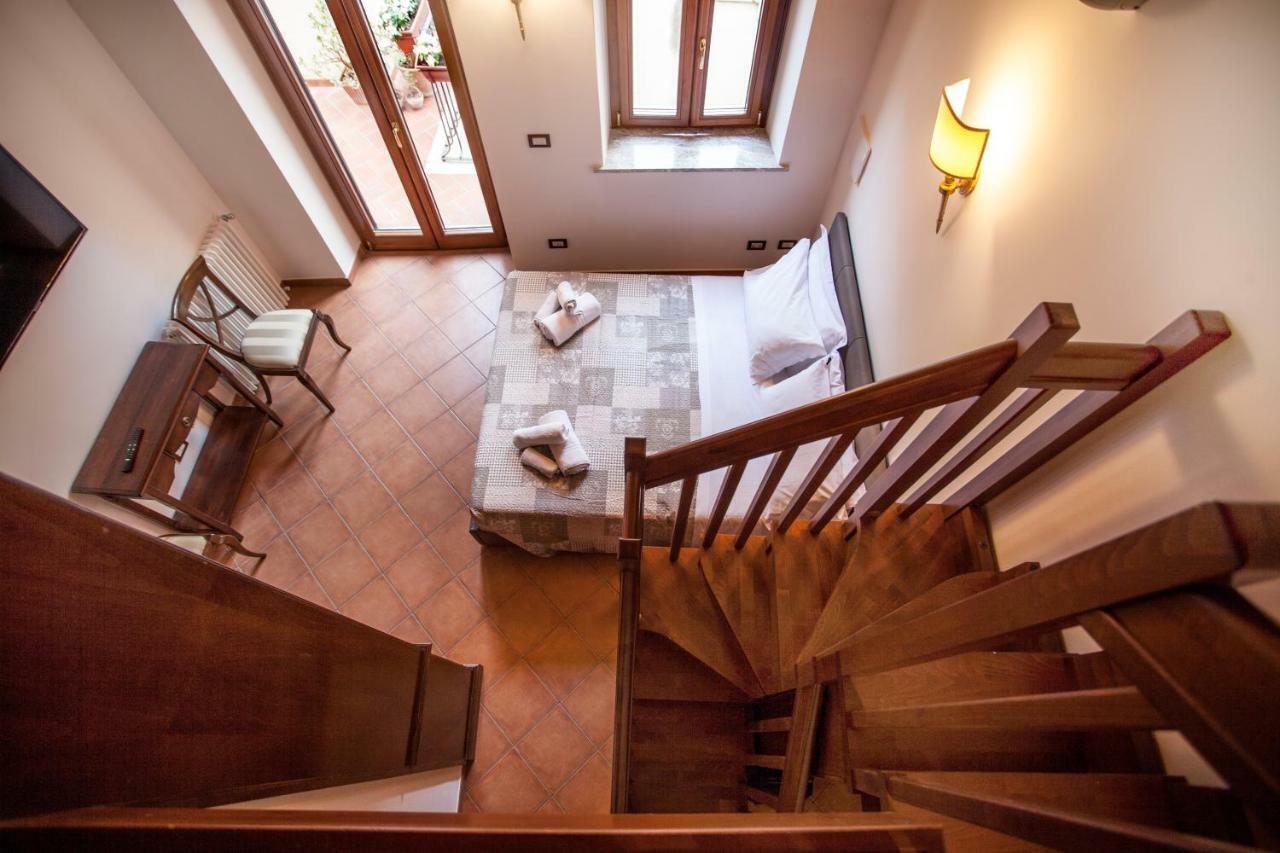 Tina House - Il Cortile Nel Centro Storico Di Taormina Appartement Buitenkant foto